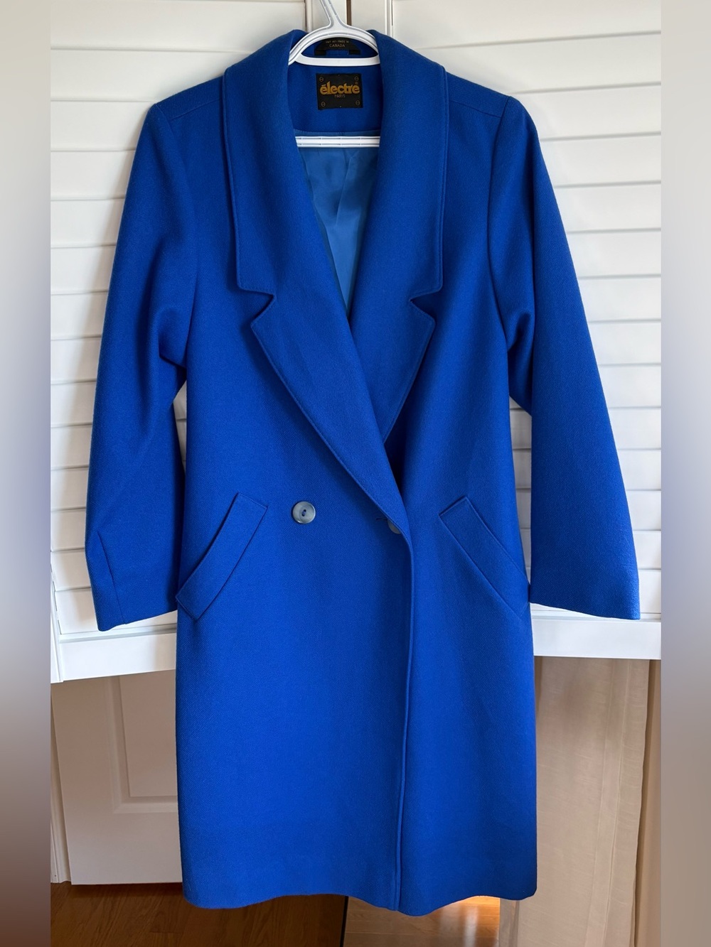 Vintage 100% wool coat, made in 🇨🇦 electric blue size 6